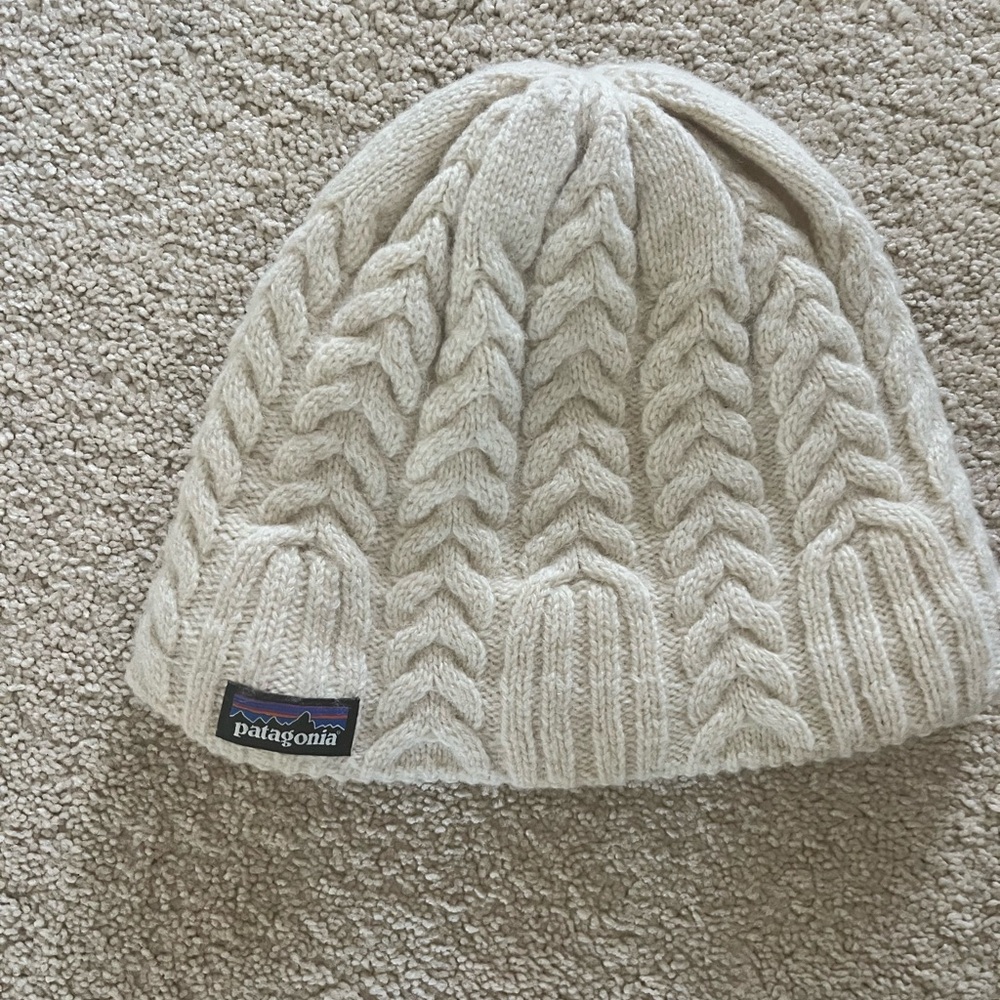 Patagonia women’s cable beanie. BIrch White. OS